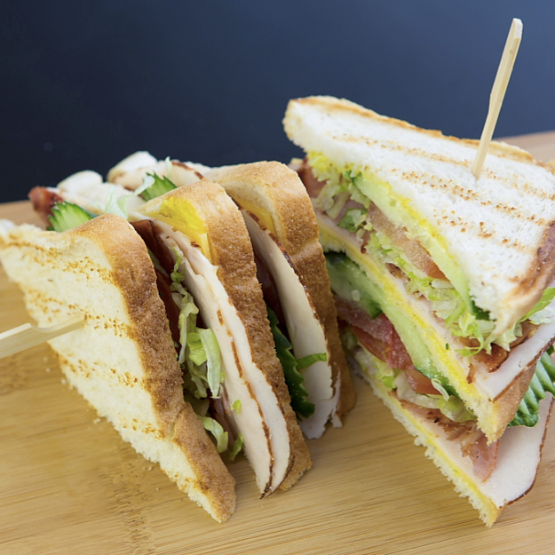 Club Sandwich met Gebakken Bacon